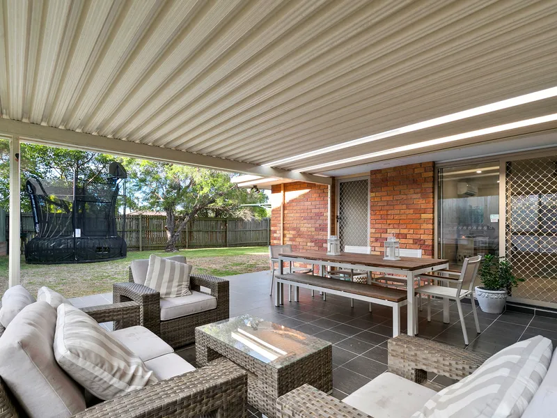 Spacious Family Home - Fully Fenced Yard