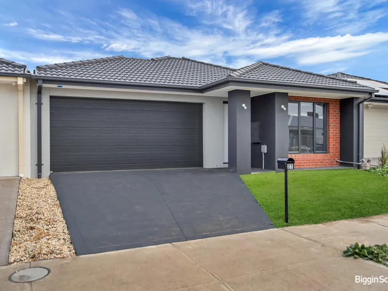 Beautiful Boutique Home In Perfect Location!