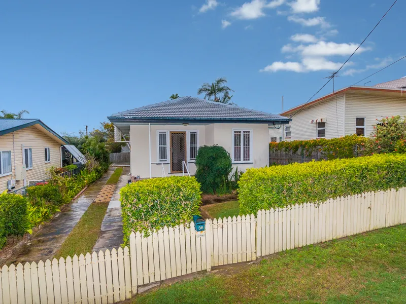 Charming 2 bedroom cottage, newly renovated
