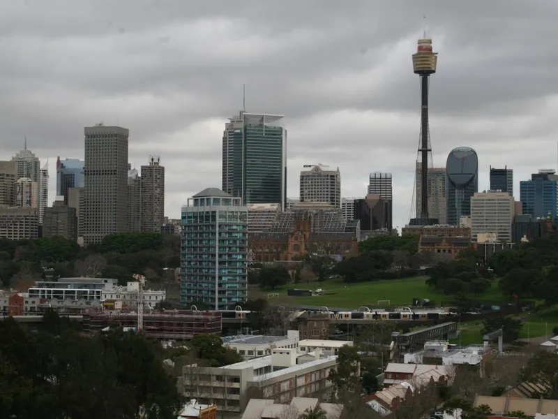 Bright, Quiet Apart in Leafy Victoria St