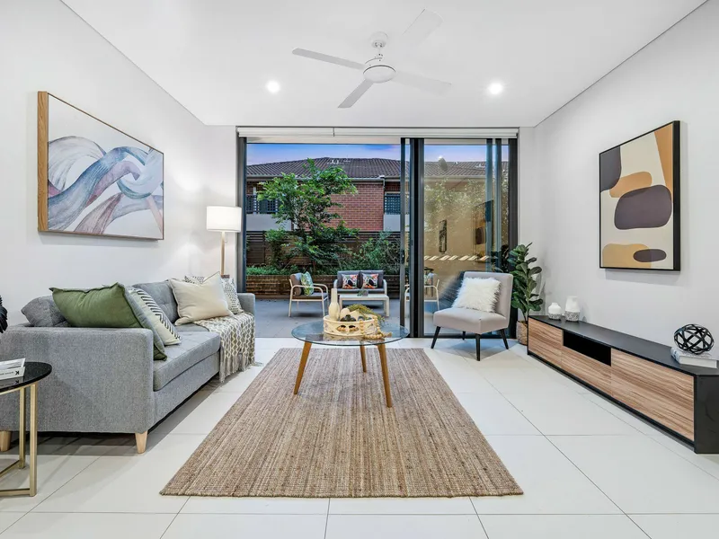 As New Luxury Apartment With Huge Courtyard