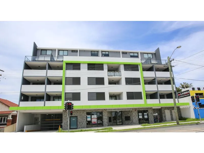 Spacious 1-bedroom + Study apartment for lease 