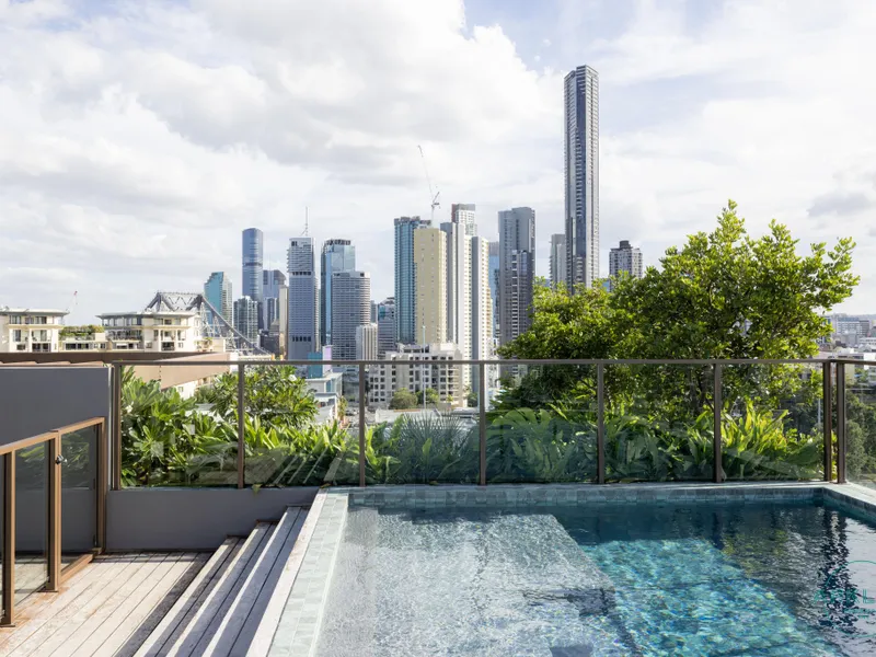 Fully Furnished Apartment within the James St Precinct