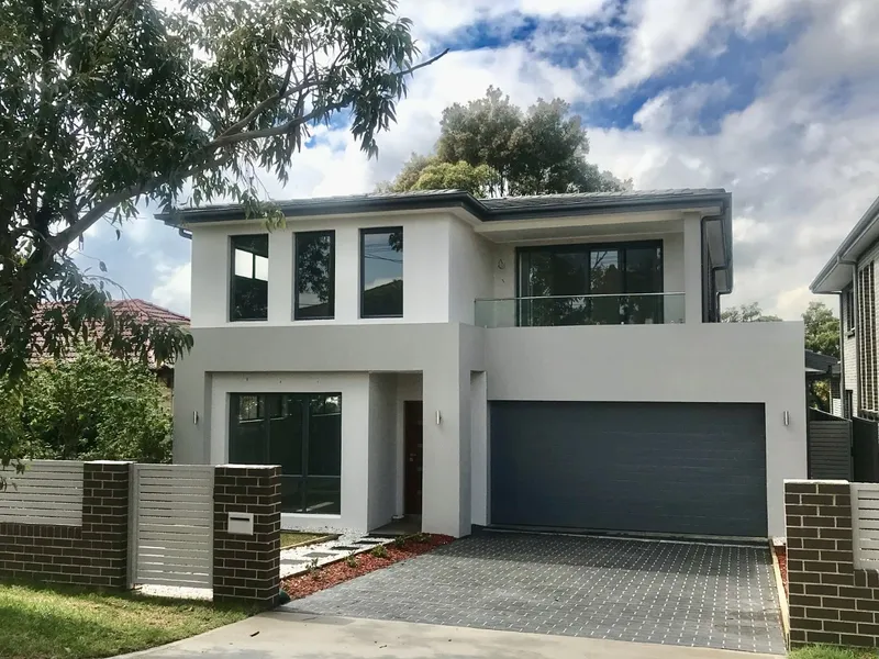 Modern Five Bedroom Family Home!