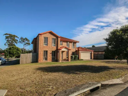 Large Family Home in Springfield Lakes