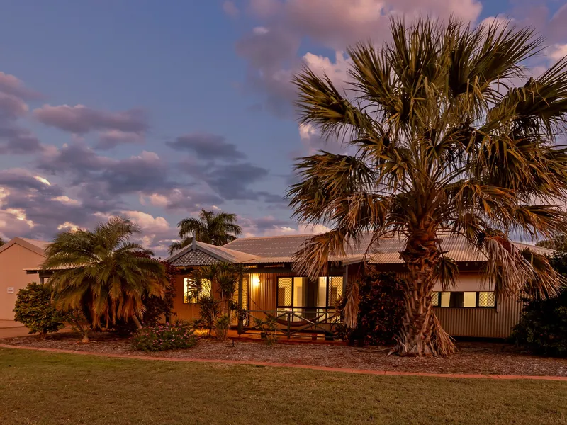 CRUSH THE CORNER BLOCK WITH THIS ROEBUCK ESTATE BEAUTY THAT HAS IT ALL.