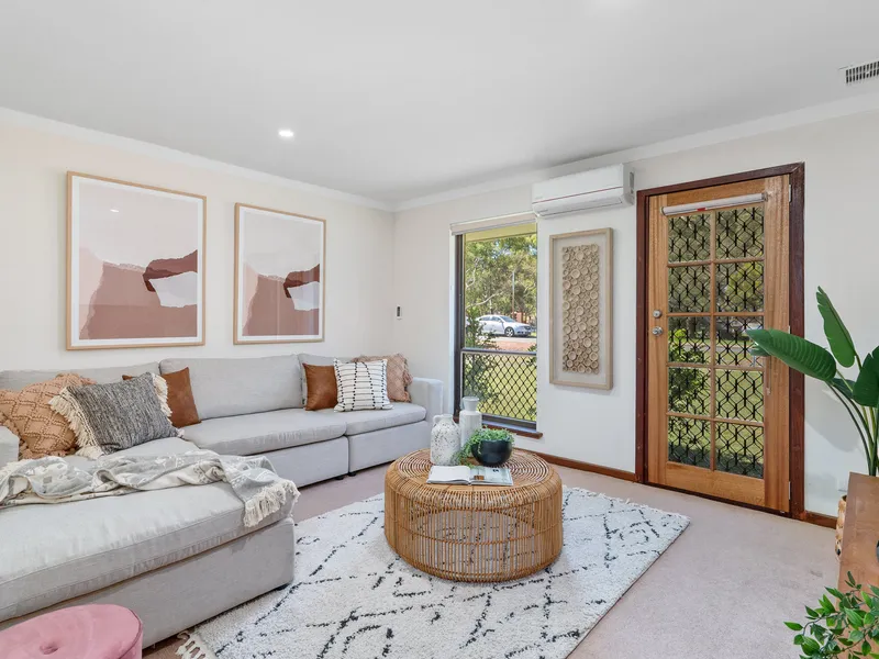 PRIVATE WOODLANDS LOCATION – SPACIOUS DUPLEX