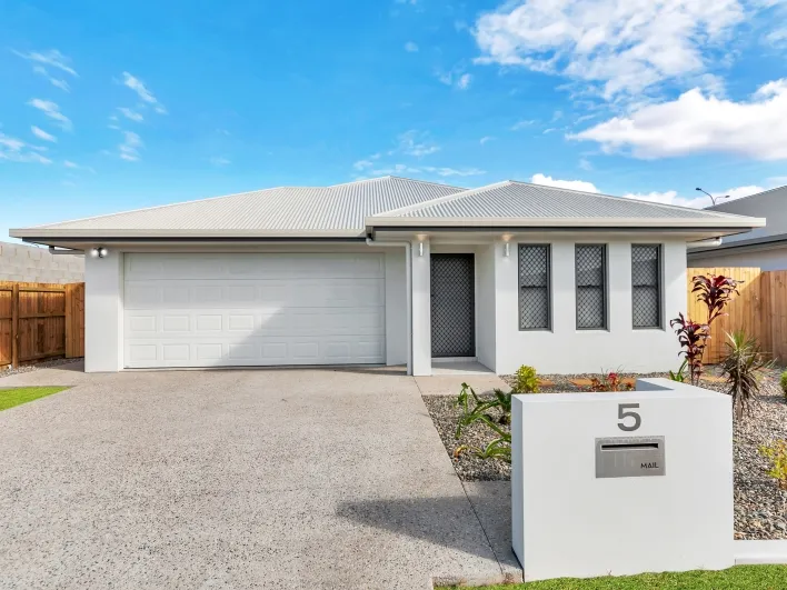 AS NEW - 4 BEDROOM HOME WITH MEDIA ROOM