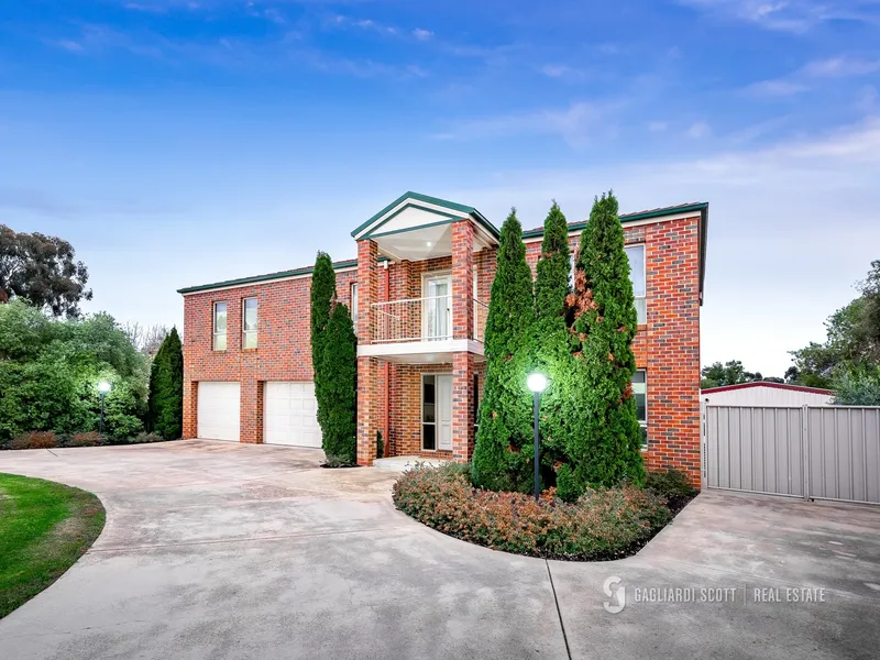 LIFESTYLE LIVING WITHIN TOWN!