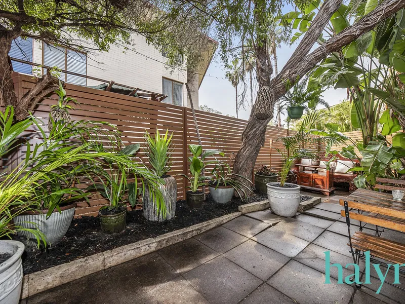 Unique One-of-a-Kind Studio & Courtyard