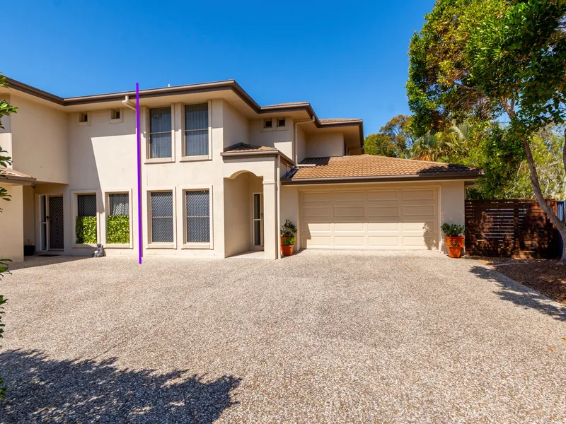 Just a short stroll to the waterfront!