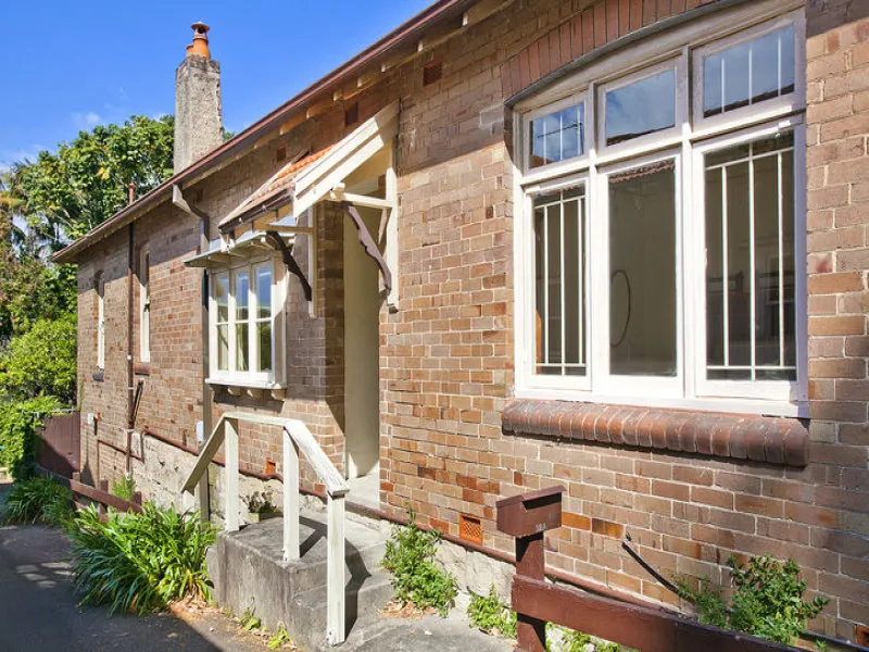 GARDEN APARTMENT - SHORT TERM ONLY