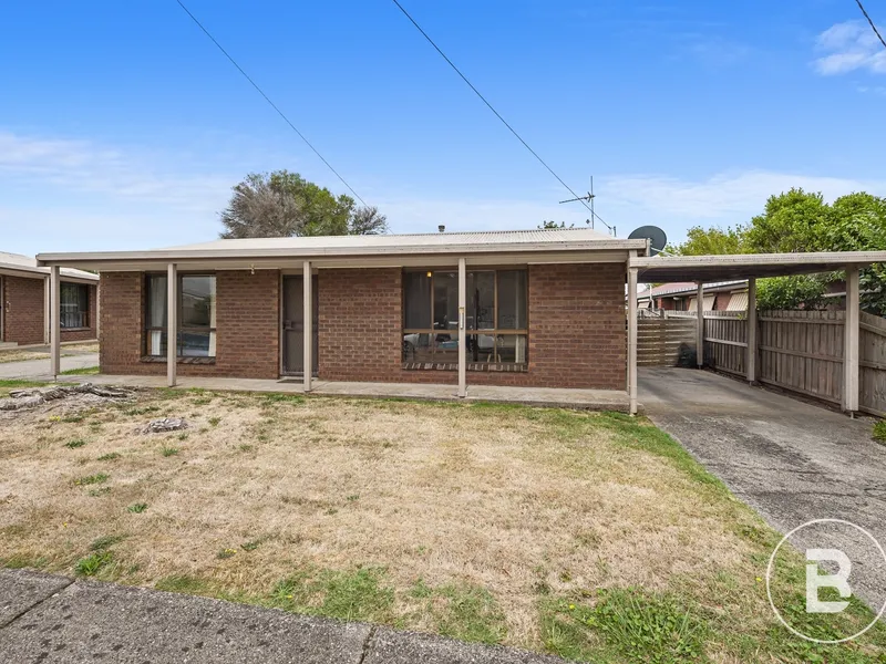 NEAT 2 BEDROOM UNIT IN FRIENDLY COURT