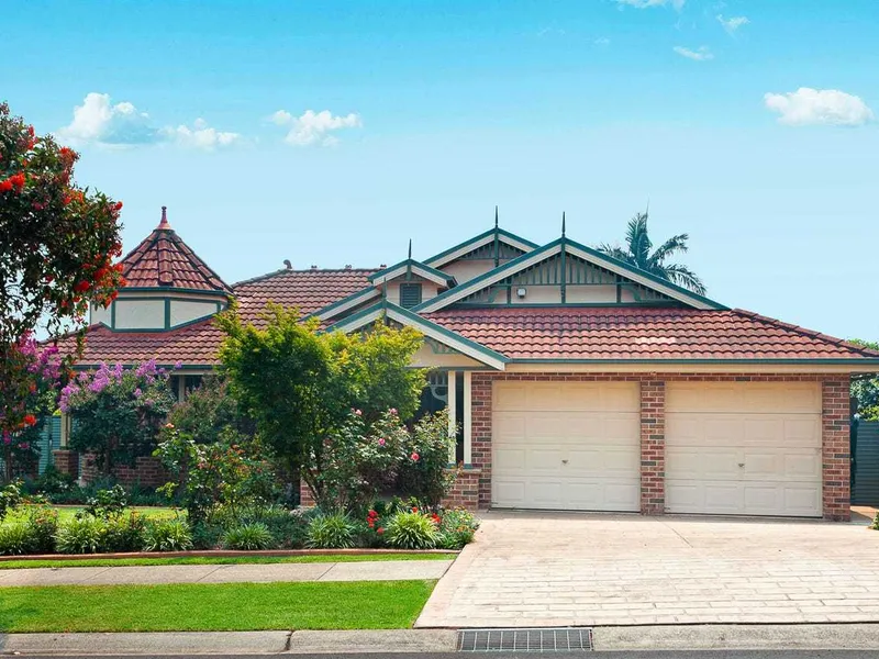 Perfect Family Home in fantastic location, walk to shops and bus! Garden Maintenance can be included!!!