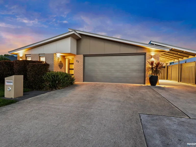 Modern 4 Bed home, with a Separate self-contained unit