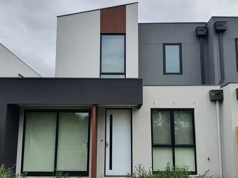 3 BEDROOM TOWN RESIDENCE WITH OWN STREET FRONTAGE