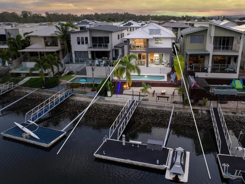 Waterfront Elegance - Immerse Yourself in Luxurious Living