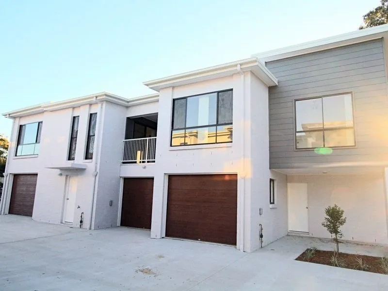 WALKING DISTANCE TO MAJOR AMMENITIES & SCHOOLS