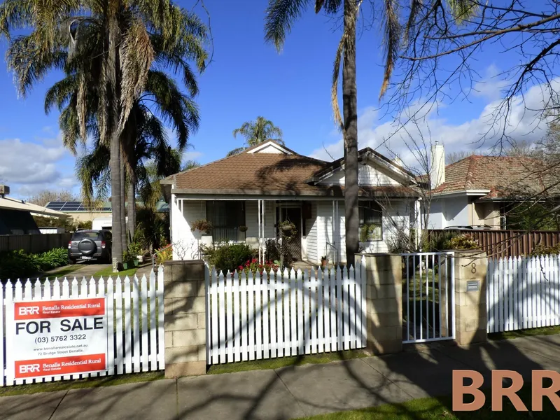 Central 1930's cottage with long family ownership...
