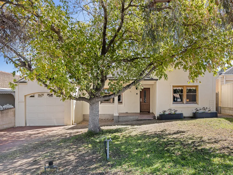 Spacious Family Home - Extensive Entertaining - Generous Garaging