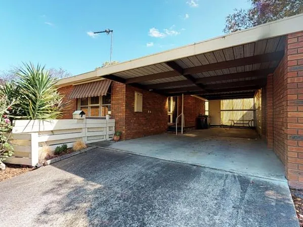 LOCATED CLOSE TO WALKING TRACKS AND PARKS