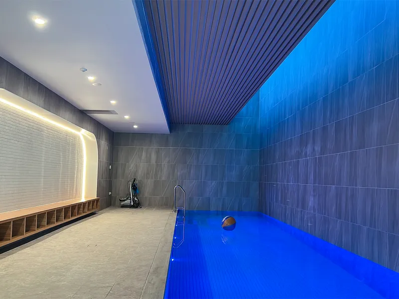 Move in immediately!!! Strategic Location in the Box Hill Central.