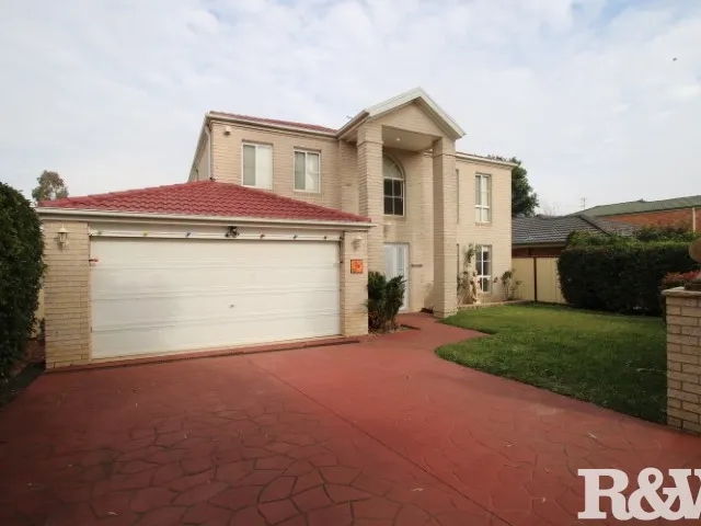 LARGE FAMILY HOME IN GREAT LOCATION!