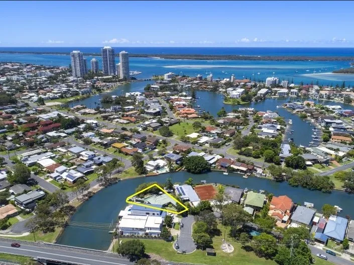 3BED WATERFRONT HOME WITH INCREDIBLE OUTDOOR ENTERTAINMENT AREA **APPLY NOW**