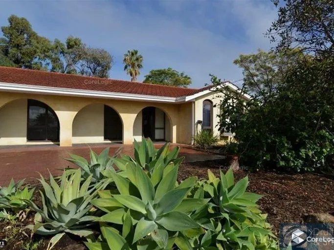 SPACIOUS FAMILY HOME LESS THAN 2KMS TO MULLALOO BEACH