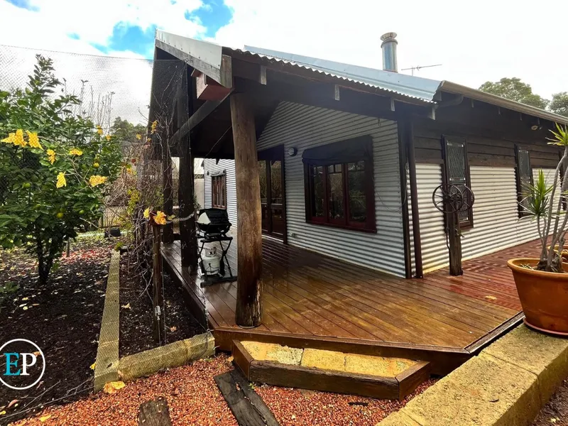 Rare cottage on offer - 6 months lease!