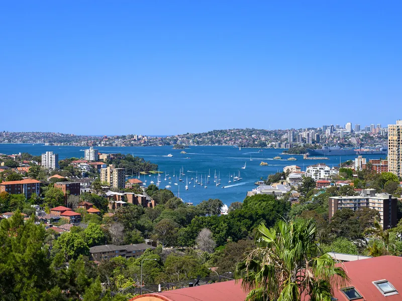 SPACE, CLASS & PANORAMAS IN THE ICONIC HARBOURVIEW - 185sqm