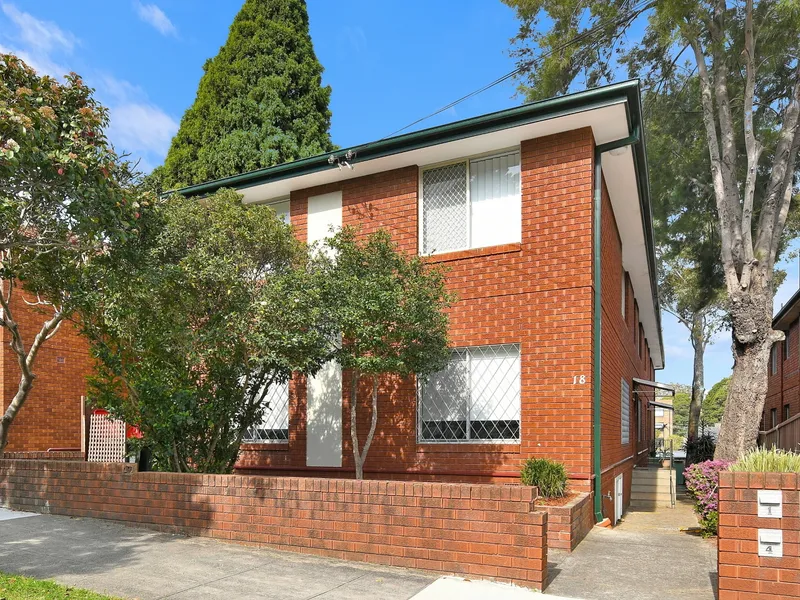 Bright & Spacious Living - Footsteps From Dulwich Hill Station 