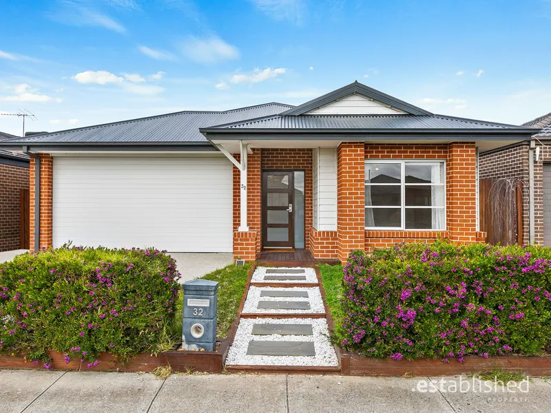 Modern Family Living in Perfect Location