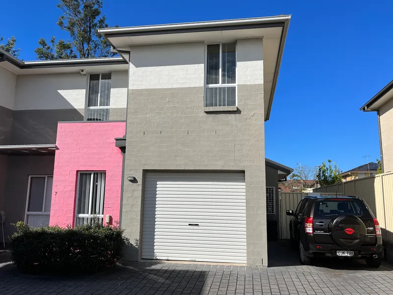 4 Bedroom Family Townhouse!