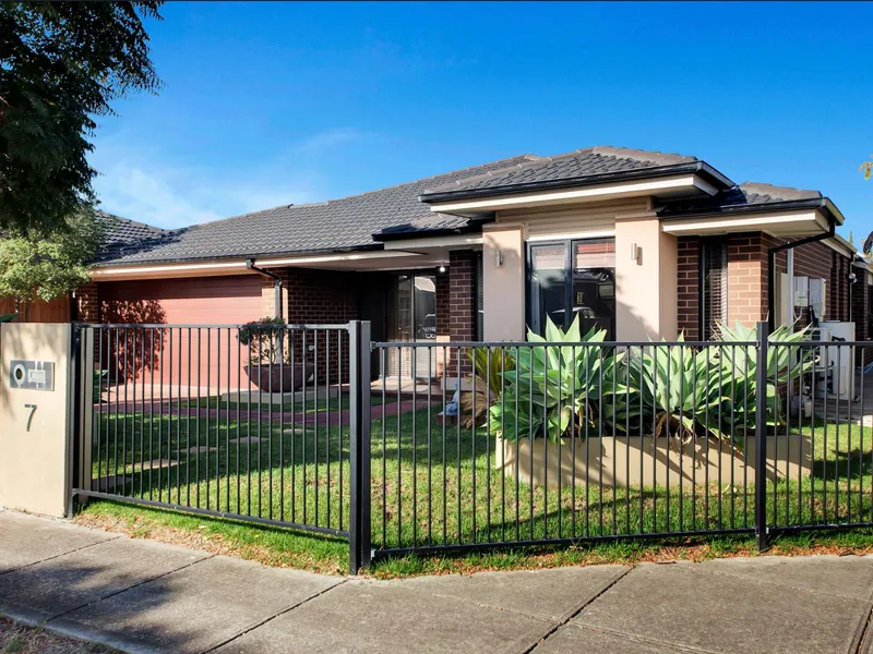 “BEAUTIFUL FAMILY HOME IN THE ALAMANDA SCHOOL ZONE!”