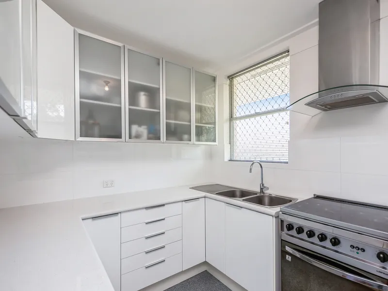 Stunning Ground Floor Apartment!