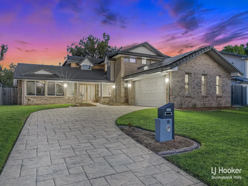 MODERN FAMILY RETREAT IN PRESTIGIOUS STRETTON