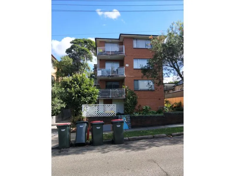 QUITE UNIT IN A PEACEFUL BLOCK