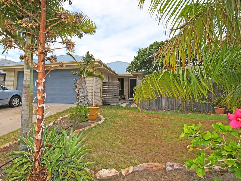 Family Sized 4 Bedroom with Pool.