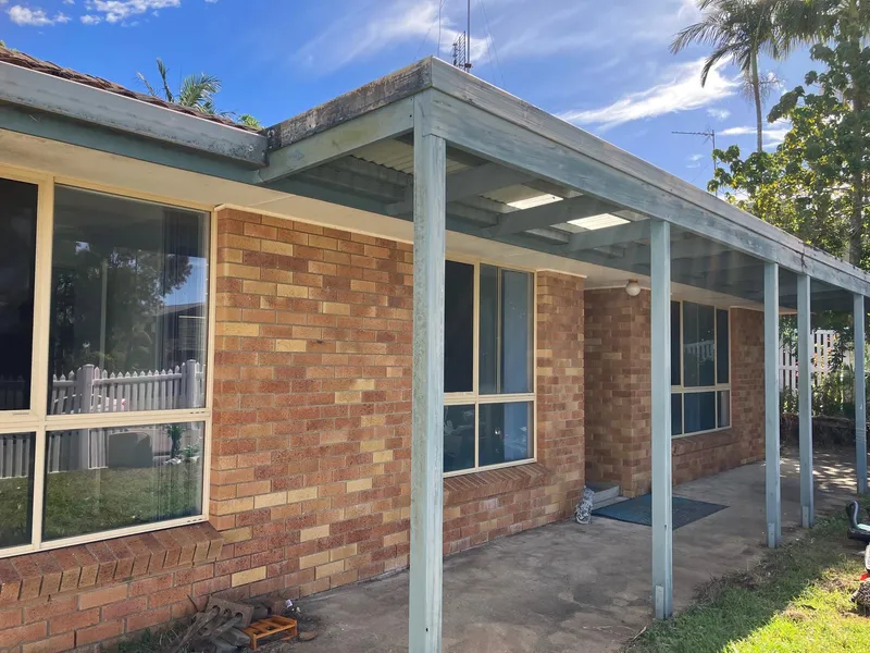 RENOVATORS DELIGHT IN A GREAT LOCATION