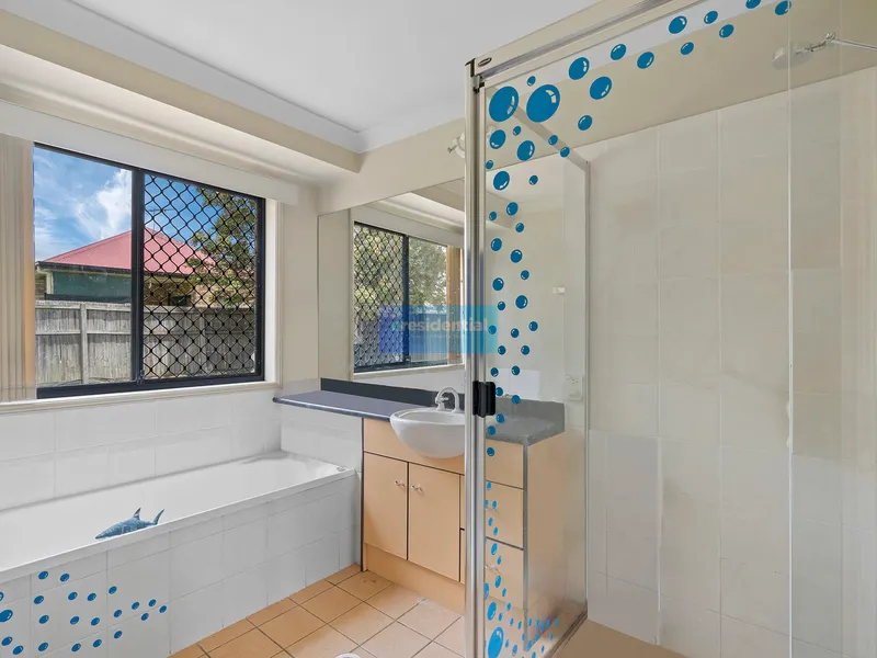 Idyllic lifestyle on offer in much sought after picturesque Springfield Lakes bushland area.