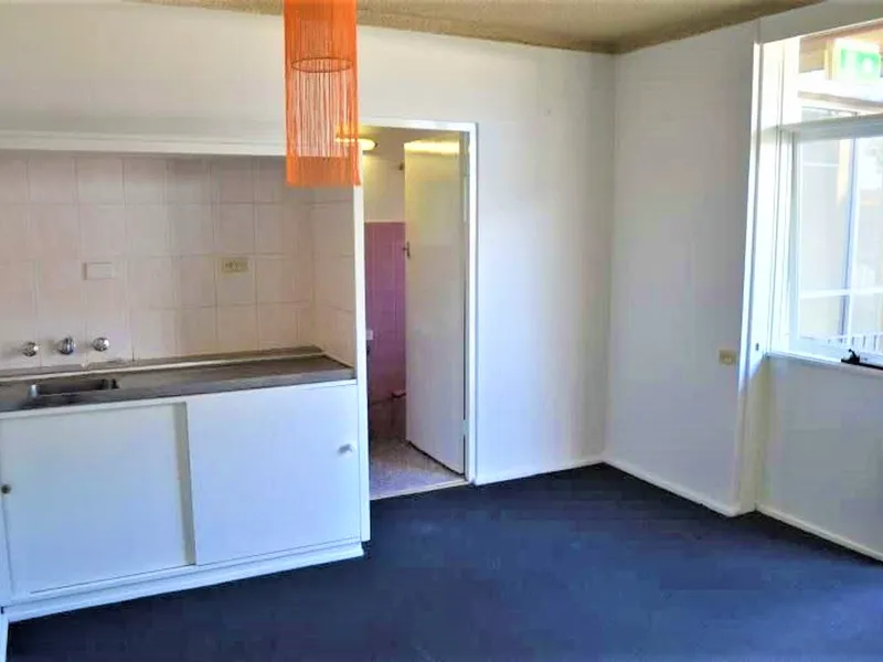 “STUDIO APPARTMENTS - MASCOT AIRPORT” (entry via botany lane)