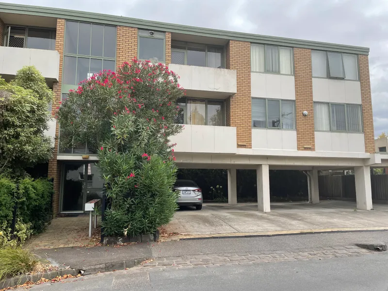 1st floor 1 bedroom apartment