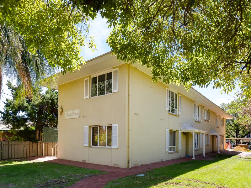 Fantastic Location - One Bedroom - Freshly Painted - New Carpets