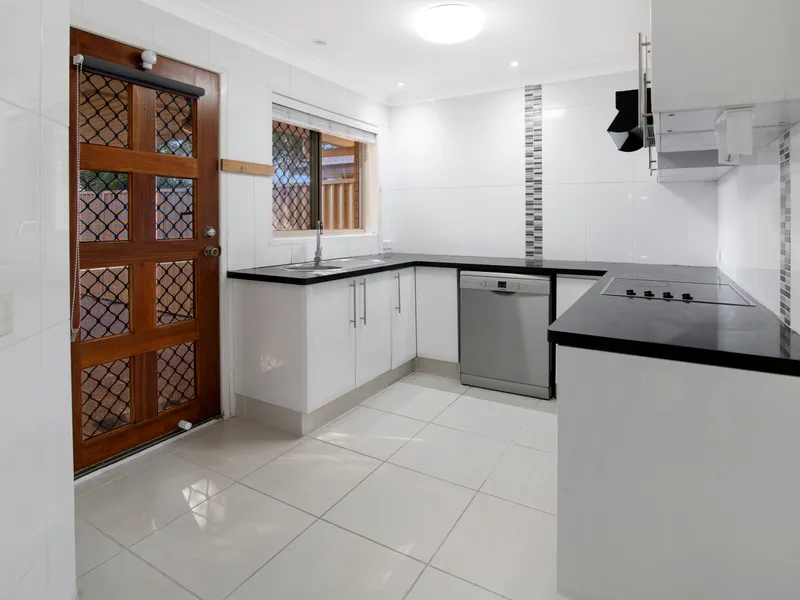 Modern 3 bedroom unit in great location!