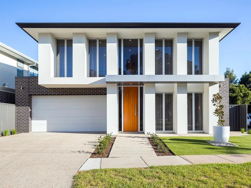 A DESIGNER HOME IN A BOTANICAL SETTING