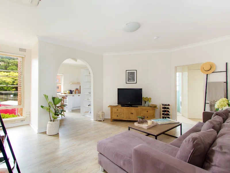 Art Deco gem in lifestyle location