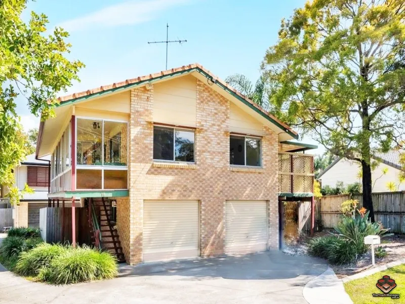 Family Home 2 Levels, Ashmore - Available 9 June