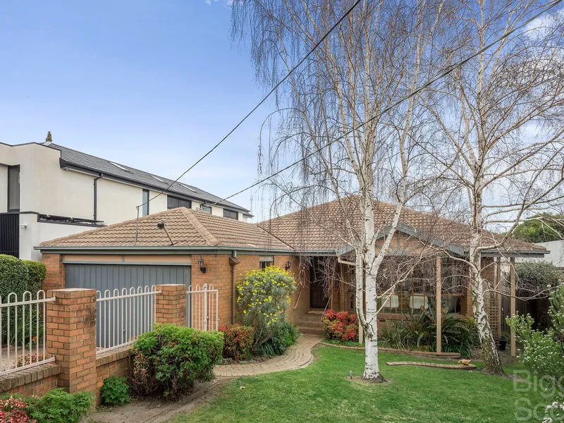 Fabulous Single-Level Family Entertainer