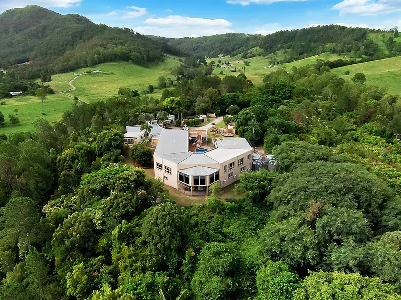 Perfect AirBnb, Bed & Breakfast or Large Family Mansion!